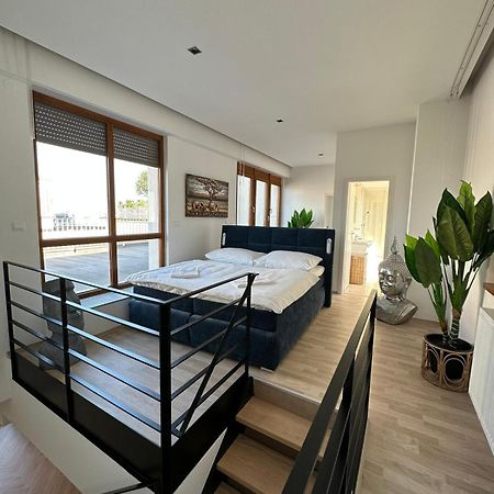 Luxury Penthouse At The Historical Centre With Free Parking Apartment Братислава Екстериор снимка