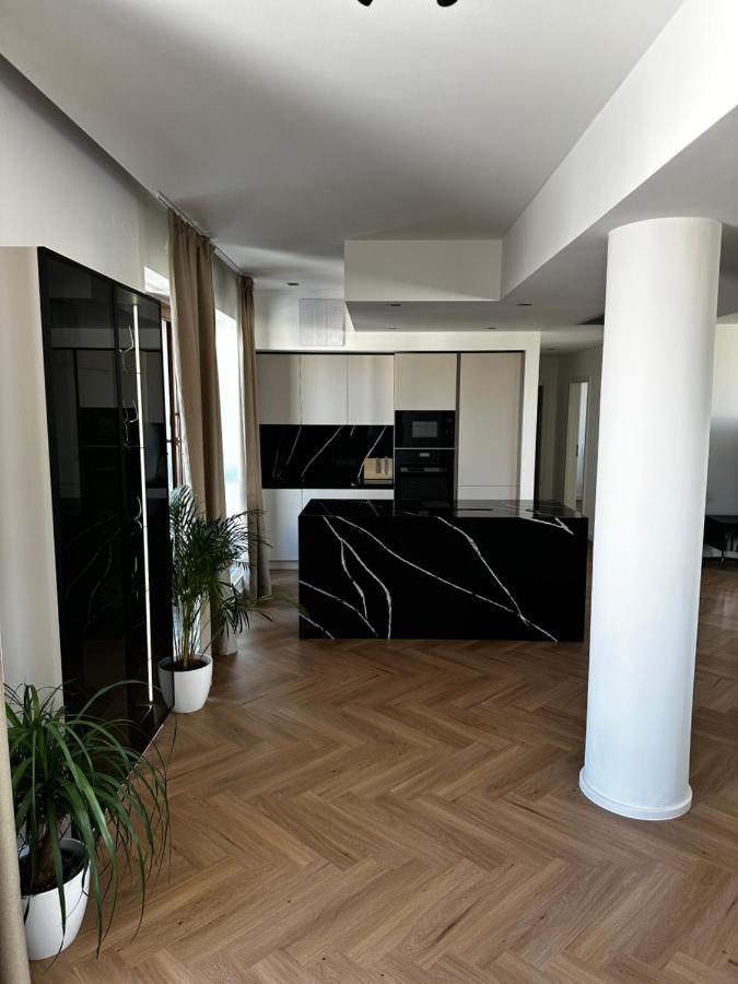 Luxury Penthouse At The Historical Centre With Free Parking Apartment Братислава Екстериор снимка